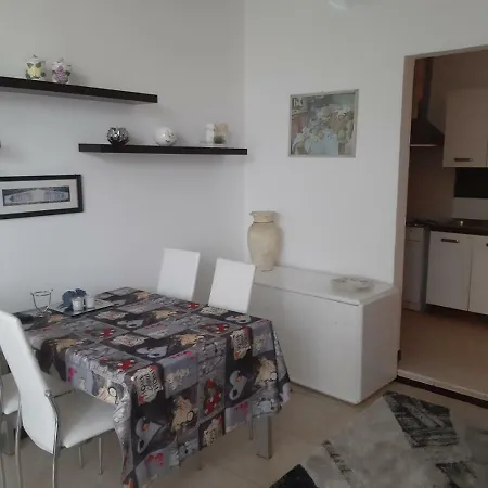 Angy House شقة